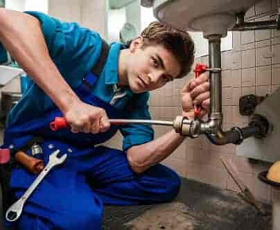 We are offering Expert Plumbing Services - 黑白体育