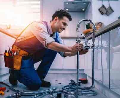 We are offering Expert Plumbing Services - 黑白体育